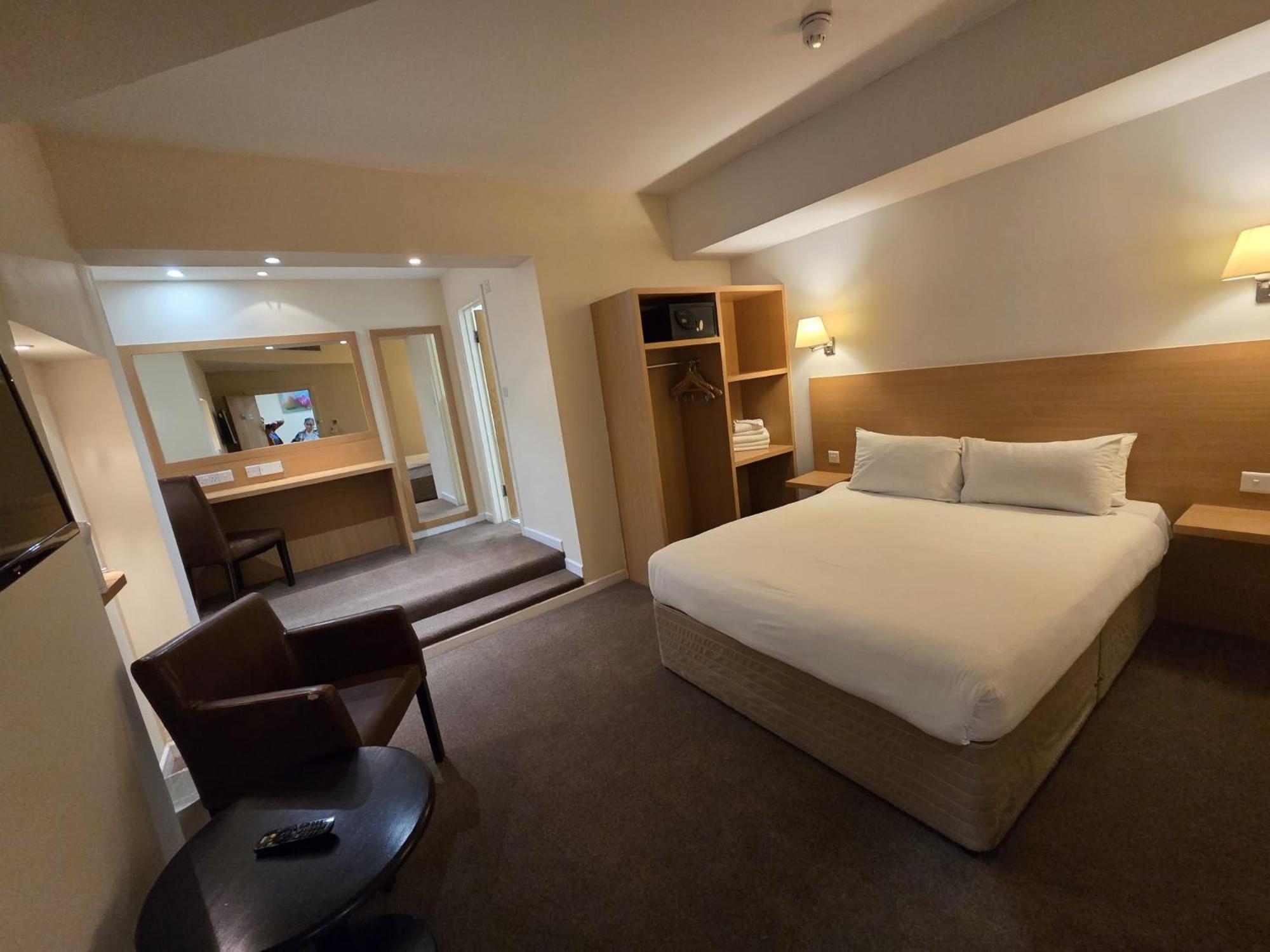 The Hotel 2*